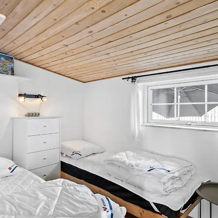 3 Bedroom Stunning In Prázdninový dům Otterup